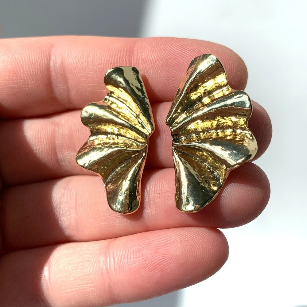 NEW~ Anthropologie Amber Sceats "Luca" Wavy Gold Wings Earrings - Picture 3 of 13